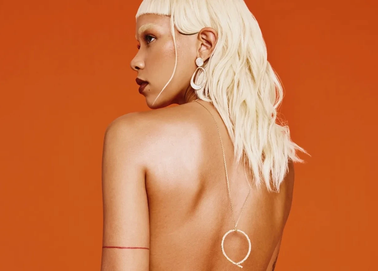 Diamonds in Reverse: The Back Necklace Is All The Rage