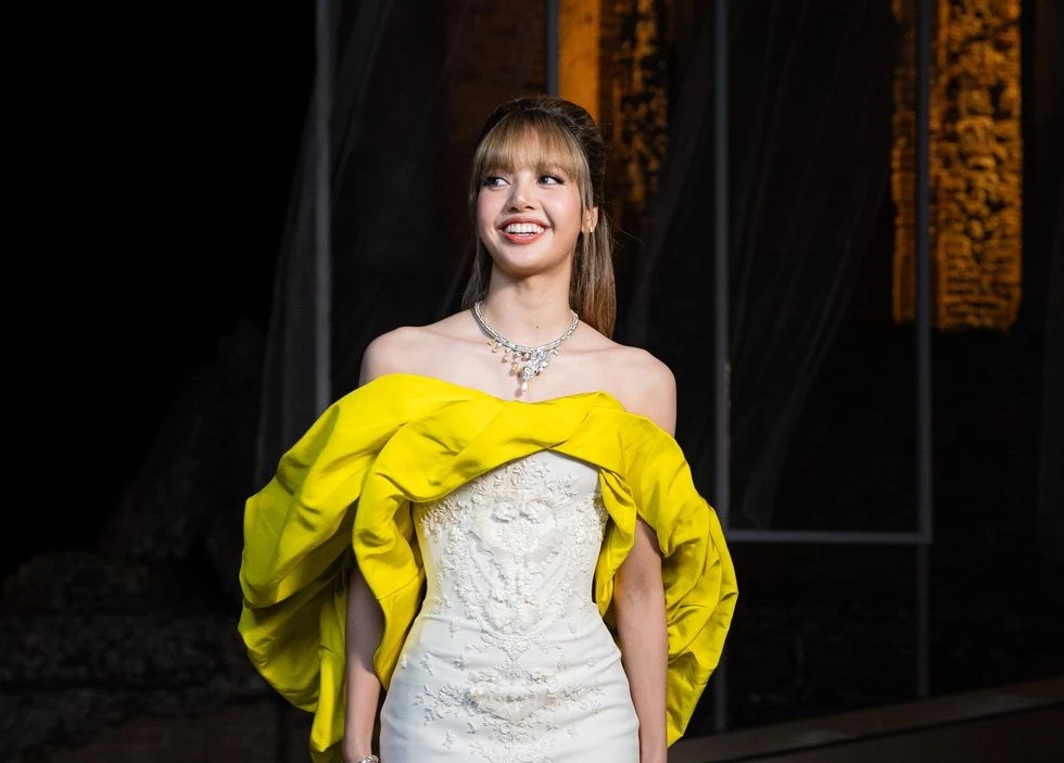 Lisa Wore a Breathtaking Embroidered Gown and Diamonds to Bulgari’s High Jewelry