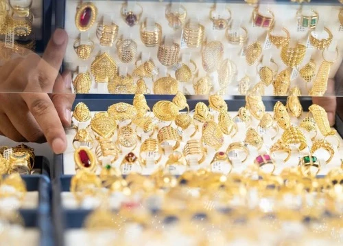 Zhou Liu Fu's chairman Li Weizhu becomes billionaire after stock surge on debut