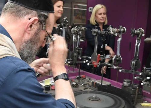 William Goldberg Launches First Ever Diamond Cutting Apprenticeship with FIT