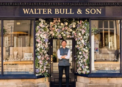 Cotswolds jeweller unveils new website with a dazzling jewellery showcase