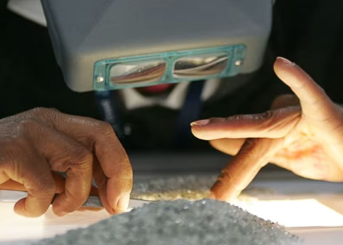 Botswana appoints Lazard to advise on De Beers transaction