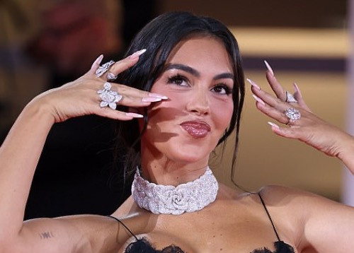 Ronaldo's fiancée dons £2.4 million worth of custom jewellery