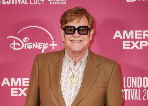 Elton John reveals the unusual way he preserved his kneecaps after surgery