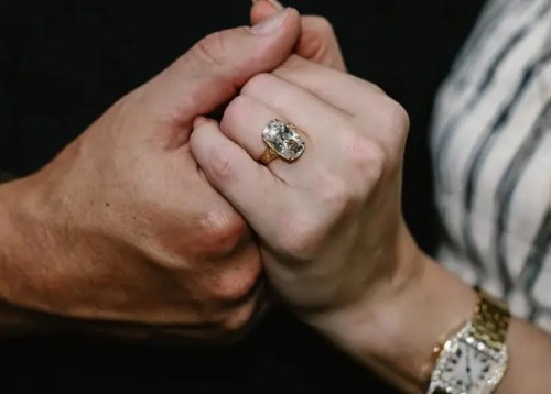 Helzberg Engagement and Ring Survey Shows Preference for Custom Design