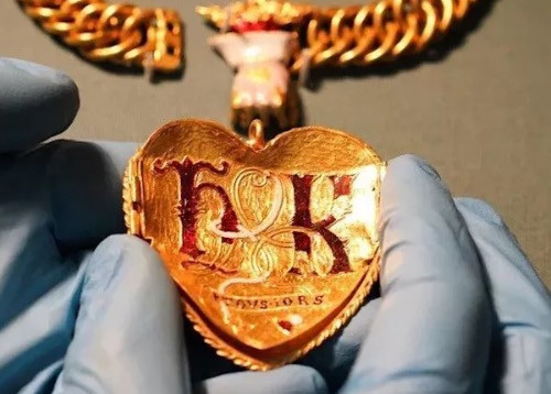Tudor Heart: British Museum launches appeal for golden pendant
