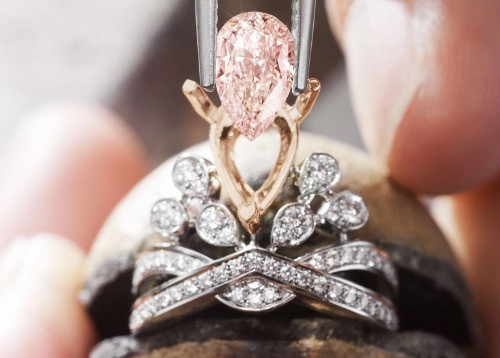 Feel like royalty? Chaumet's La Vie en Rose ring is your spirit jewel