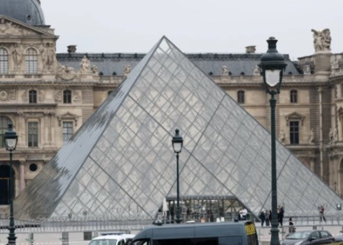 Five new suspects arrested over Louvre jewellery theft